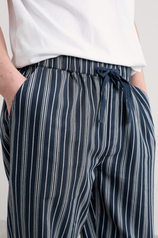 män frakt ljus randig pyjamas byxor