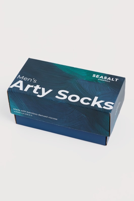 presentask med 4 män blå arty strumpor