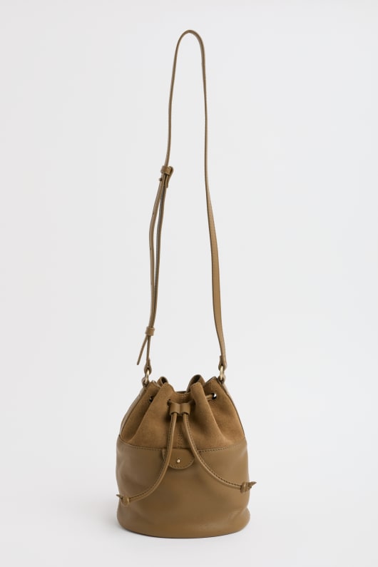 mor tide mocka och läder bucket bag