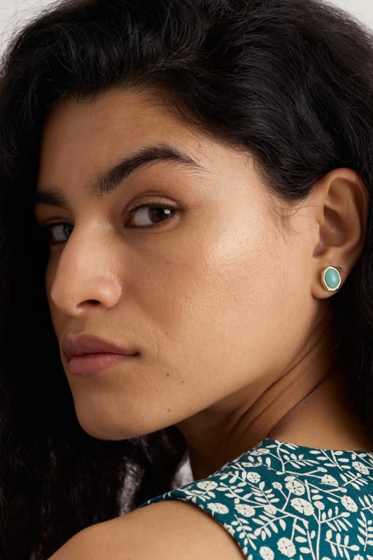 dewi mässing stud Örhängen