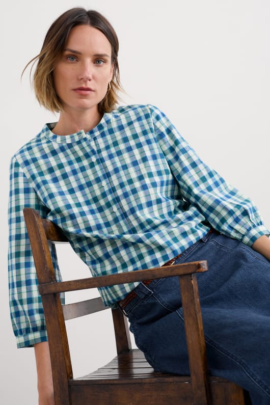 rose garden in shirt i gots-certifierad ekologisk bomull