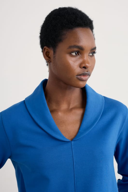 knut bär sjal neck sweatshirt